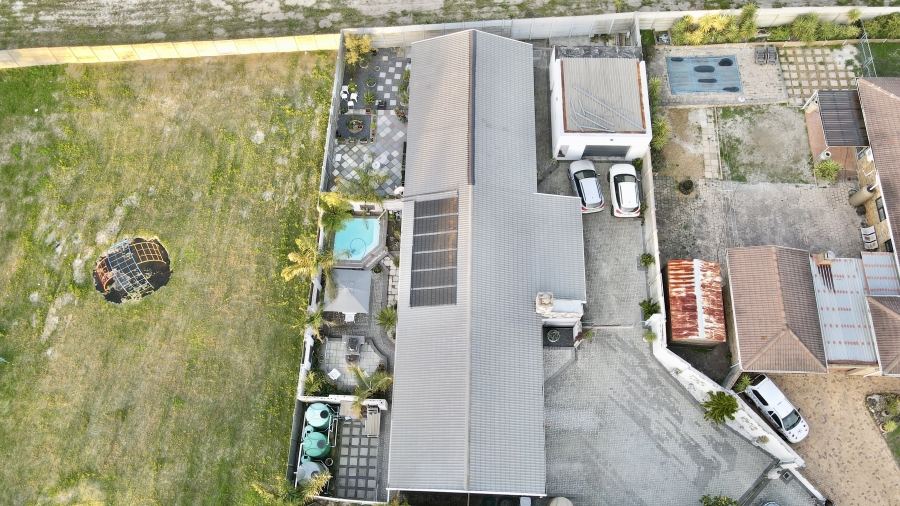 3 Bedroom Property for Sale in Loucharmante Western Cape